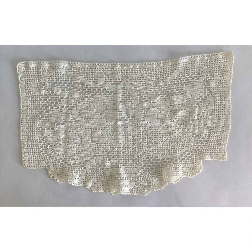 Lot of 8 Vintage Doilies Crochet pieces Various colors, sizes, shapes home